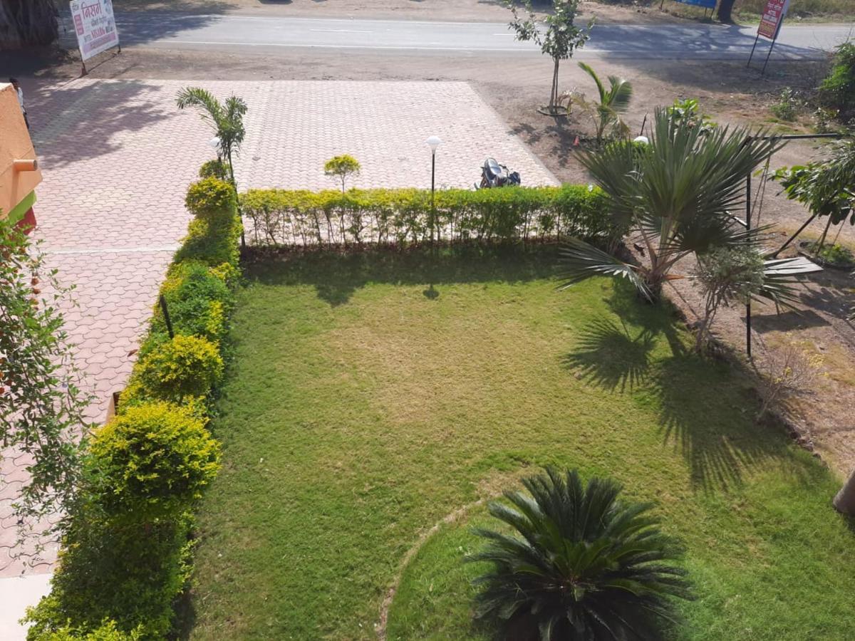 Hotel Nisarg Lodging And Restaurant Aurangabad  Exterior photo