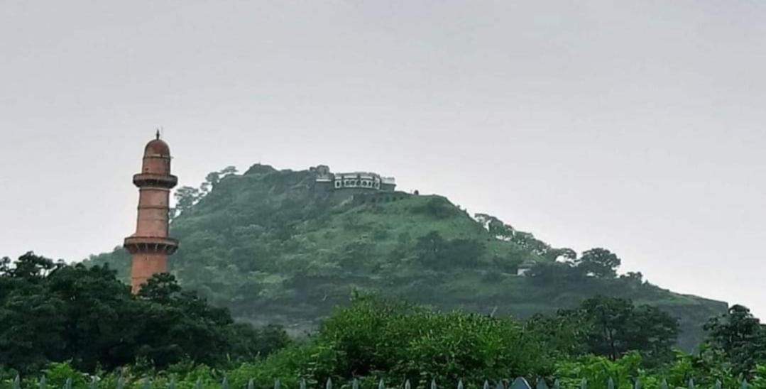 Hotel Nisarg Lodging And Restaurant Aurangabad  Exterior photo